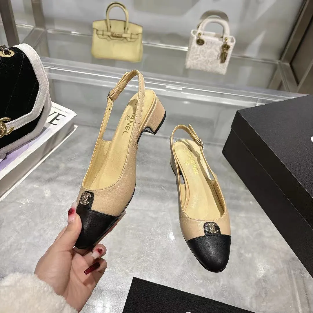 👟👟Ex-factory price 540👟👟 𝐂𝐇𝐀𝐍𝐄𝐋★Xiaoxiang New spring and summer counter new sandals, comfortable and low-heeled, a must-have for work and shopping💋 Show unique dressing style, too beautiful to say, a must-have in summer... Upper: imported sheepskin/Lining: mixed sheepskin Heel height: 3.5cm Outsole: Italian genuine leather outsole Shoe size: 35-39 (40, 41 and 42 are customized and cannot be returned or exchanged)